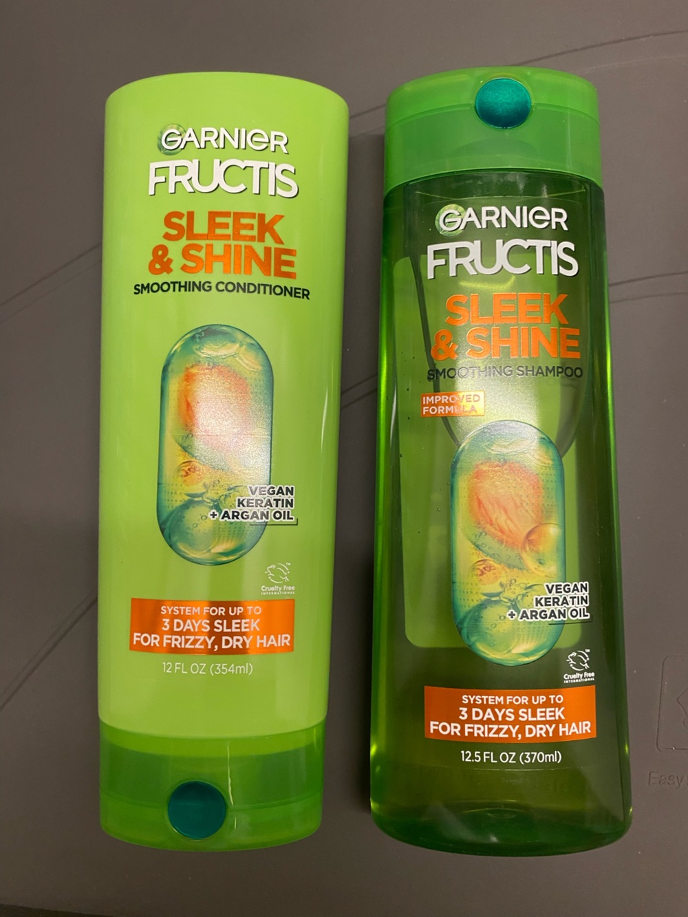 ‼️2 for $8‼️ 
Garnier Fructis Sleek & Shine Smoothing Shampoo